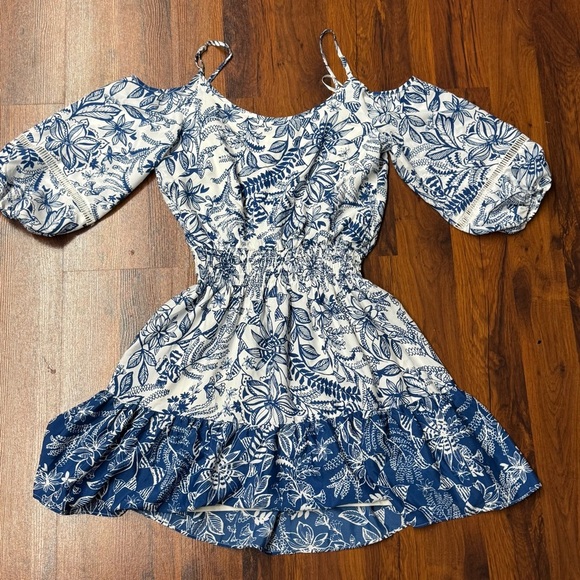 Eliza J Cold-Shoulder Puff Sleeve Dress – Blue & White Floral (Size 8) 💙✨ - Picture 3 of 7